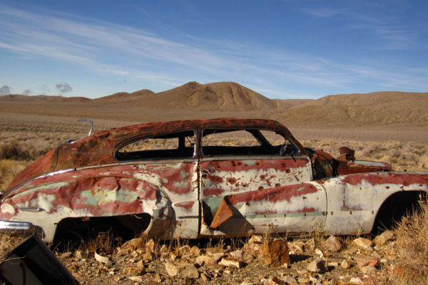 Rusty-desert-car-02